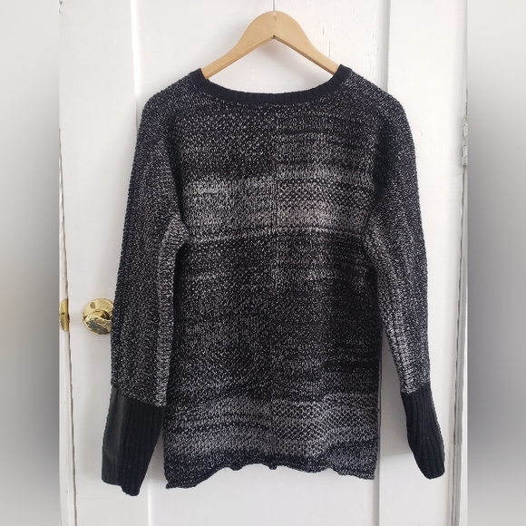 Emu Australia 100% Merino Wool Black Gray Women's Sweater Dark Minimalist - Picture 6 of 6